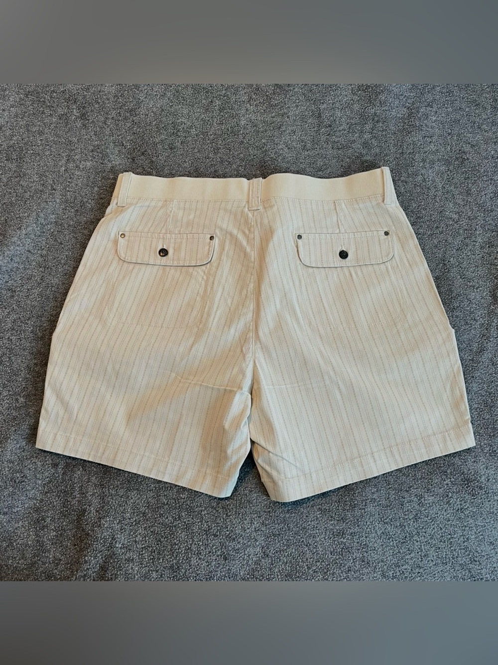 Lee Women’s Cream /Tan Striped Casual Mid Rise Waist 38” Size 18 Shorts NWT - Picture 2 of 11